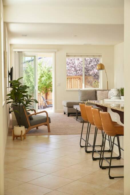 New Upscale House, Tahoe 30-Min W/ Cal King Reno Bagian luar foto