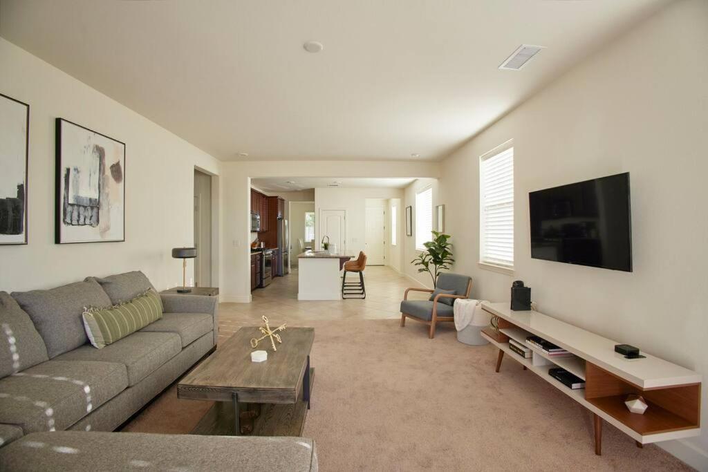 New Upscale House, Tahoe 30-Min W/ Cal King Reno Bagian luar foto