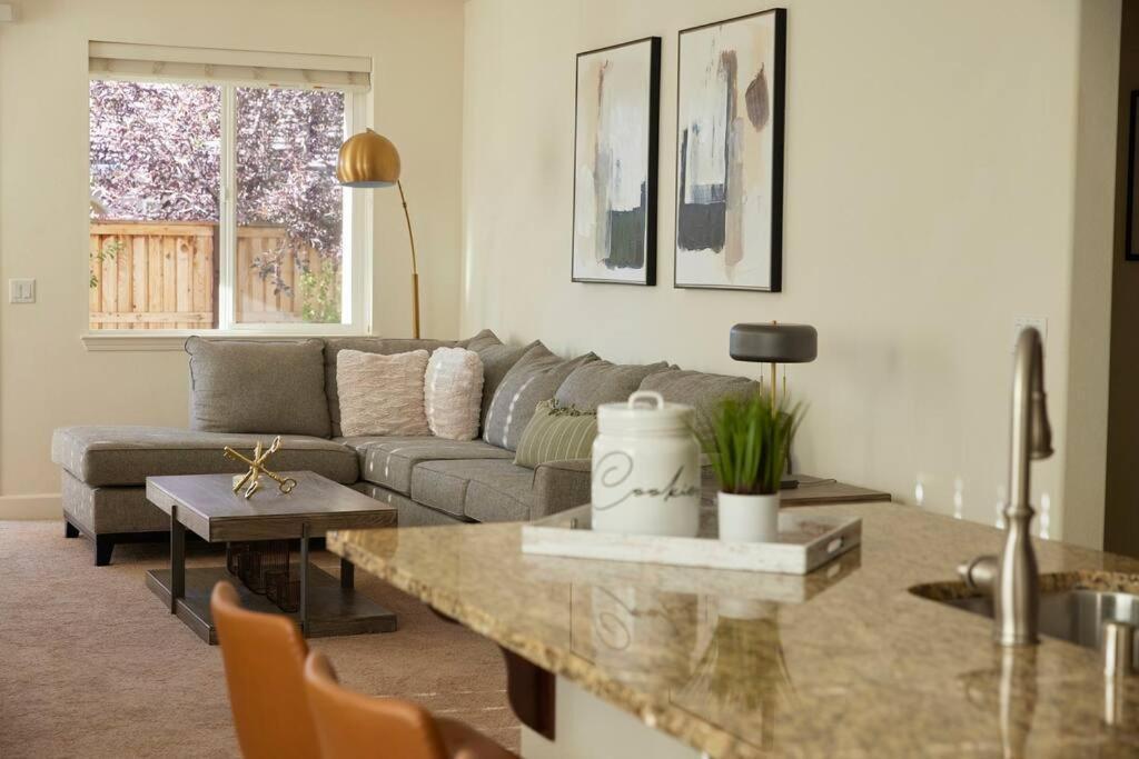 New Upscale House, Tahoe 30-Min W/ Cal King Reno Bagian luar foto