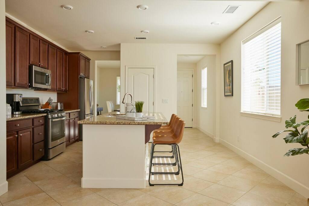 New Upscale House, Tahoe 30-Min W/ Cal King Reno Bagian luar foto