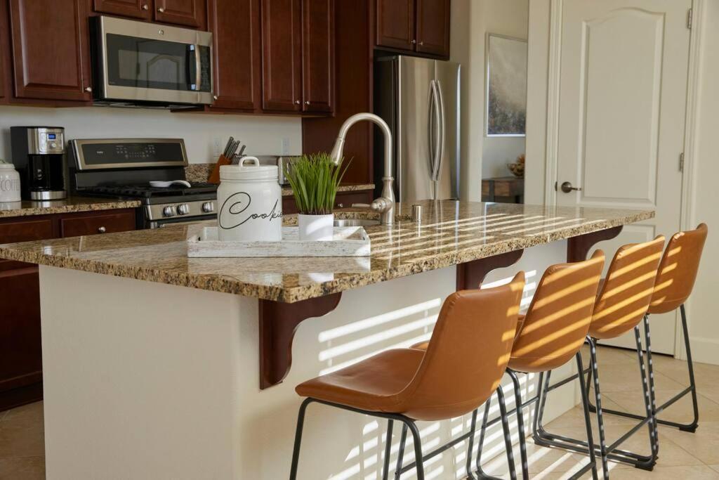 New Upscale House, Tahoe 30-Min W/ Cal King Reno Bagian luar foto