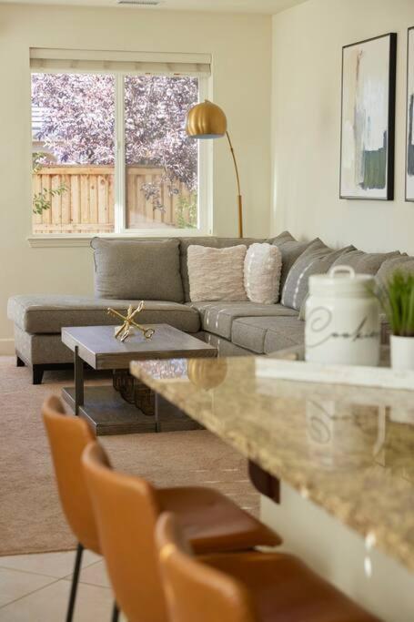 New Upscale House, Tahoe 30-Min W/ Cal King Reno Bagian luar foto