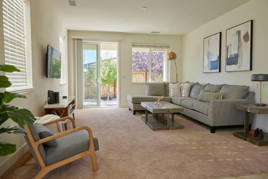 New Upscale House, Tahoe 30-Min W/ Cal King Reno Bagian luar foto