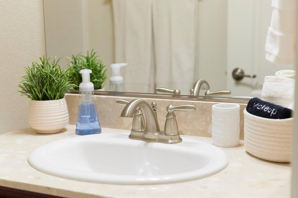 New Upscale House, Tahoe 30-Min W/ Cal King Reno Bagian luar foto