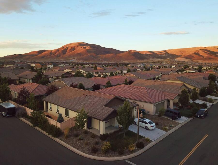 New Upscale House, Tahoe 30-Min W/ Cal King Reno Bagian luar foto